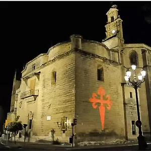 apartamentos-iglesia-de-santiagoi.hotelsincadiz.net/